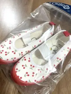 未使用さくらんぼ柄　上履き　１６cm