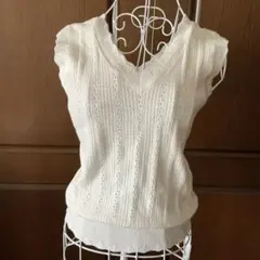 fifth ホワイト Vネック ノースリーブニット