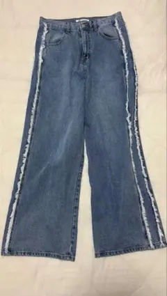 フリンジ付きライトブルーワイドデニムパンツ