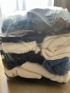 【まとめ売り】15点以上　レディースニット、冬服、デニム、ズボン等