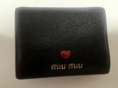 miu miu 二つ折り財布 ブラック レッド ハートのサムネイル