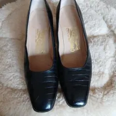 Salvatore Ferragamo 黒 クロコダイル風 パンプスのサムネイル