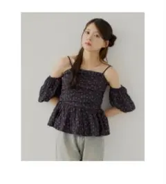 花柄 オフショルダー パフスリーブ トップスのサムネイル