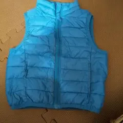 青い中綿ダウンベスト