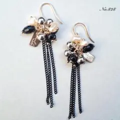 No.828ブラックチェーンとパールのモノトーンビーズピアス　イヤリング