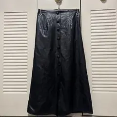 ブラックレザー風タイトスカート