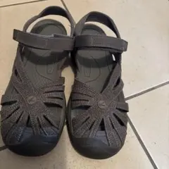 keenグレー ストラップ付き サンダル