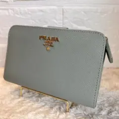 美品！プラダ　パステルブルー　二つ折り財布　サフィアーノ　L字ファスナー