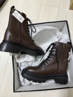 新品 EVRIS ブラウン 厚底ブーツ Sサイズのサムネイル