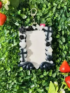 ホイップデコトレカケース　天使の羽　ブラック×パールホワイト　ストラップ付き