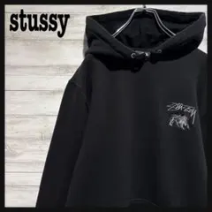 【即完売モデル】ステューシー☆ワンポイント刺繍ロゴ　人気デザイン　パーカー
