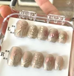 新品 花柄ネイルチップ ベージュ ピンク