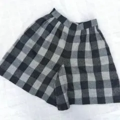 2 　Tiara　グレーチェックのひざ丈パンツ