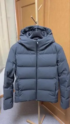 ユニクロ シームレスダウンパーカ ダークグレー