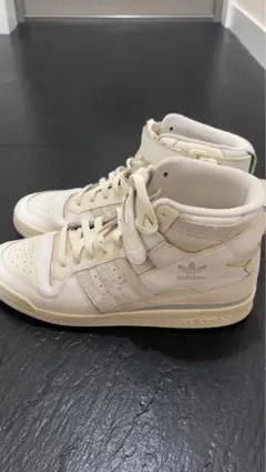 adidas ホワイト ハイカット スニーカー