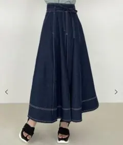 【新品タグ付き】ステッチLadyフレアスカート