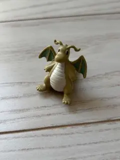 ポケモン　カイリュー　フィギュア