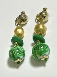 ガラスのマーブル模様 緑と金のイタリア製　イヤリング