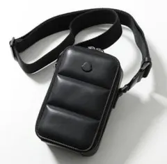 【本日まで出品】MONCLER スマホショルダーバッグ ネックポーチ ブラック 2026年最新】MONCLER カラー：ブラック系 メンズ スマホショルダー