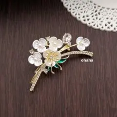 【F35】お花とラインストーンのブローチ　桜梅モチーフ 卒園式　卒業　入学　帯留