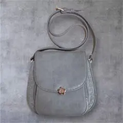 MARY QUANT マリークワント グレー フラップ式 バッグ 花 モチーフ
