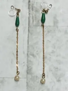 緑色ガラスビーズのノンホールピアス