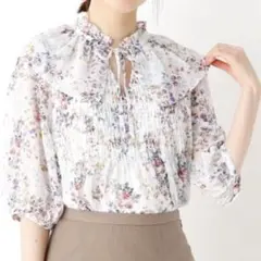 ラッフルカラー 花柄ブラウス 5分袖 シフォン 美品