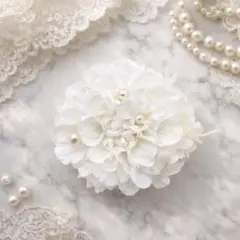 タイムセール！清楚で合わせやすい＊白のコサージュ｜式典・発表会・結婚式に