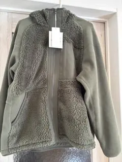 ユニクロ　ホワイトマンウテニアリング カーキ　フリースジャケット 新品　Ｍ