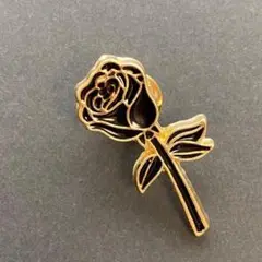 おしゃれな黒薔薇　ピンバッジ　縁ゴールド　プレゼント　贈り物　簡易ラッピング付き
