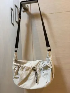 ドローストリング ショルダーバッグ ベージュのサムネイル