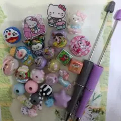 カスタムボールペン2本、各種ビーズ25個セット