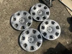 ハイエース4型の純正ホイールキャップ1台分 - メルカリ