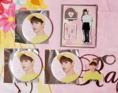 SEVENTEEN CAFE 2020 ドギョム アクリルスタンド 缶バッジ