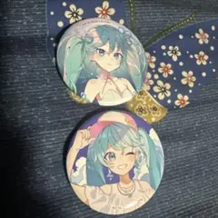 初音ミク CRUX マリンリゾート マジカルミライ　2023 缶バッジ おむたつ