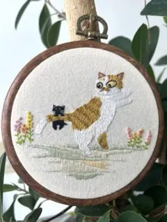 十五夜の夜に、月見団子を配達するブサカワ猫ちゃん刺繍フレーム