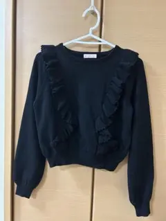 ティティアンドコー　フリル付きブラックニットセーター