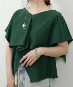 新品未使用！今期CHIGNON 半袖 ハンカチーフカラー プルオーバー グリーン 新品未使用！今期CHIGNON 半袖 ハンカチーフカラー プルオーバー