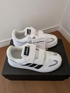 adidas スニーカー ホワイト/ブラック 新品未使用　２０センチ