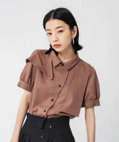 UNITED TOKYO スタンドストラップブラウス美品のサムネイル