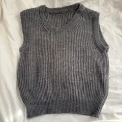 グレー ニット ベスト