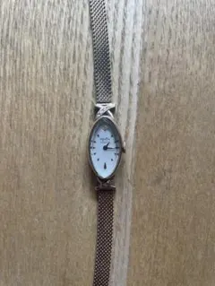 ageteアガット オーバルフェイス WG ジュエリーウォッチ【美品】 アガット 時計 オーバルフェイス ジュエリー ウォッチ (Agete