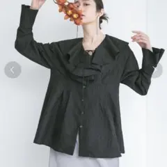 美品　25ss KBF ウエストタックラッフルブラウス ブラック　黒　長袖
