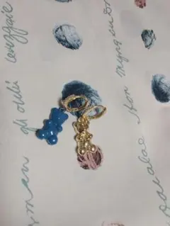 ベアー型ピアス 青色と金色