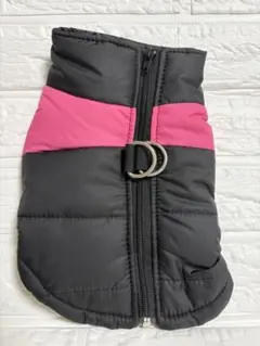 犬服 ダウン風ベスト Sサイズ 黒×ピンク 中綿 防寒 ジャケット 小型犬用のサムネイル