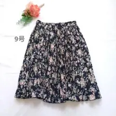 k271　【Aylesbury】東京スタイル 花柄プリーツフレアスカート 紺9号のサムネイル