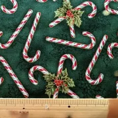 スティックキャンディ柄 · 深緑地 180cm ROBERT KAUFMAN