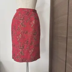 赤 ひざ丈スカート