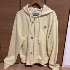 黄色パーカー
