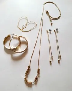 ゴールドカラー ネックレス＆ピアス 3点セットのサムネイル